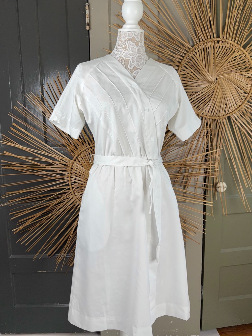 White Swan Vintage 70s Nurse Belted Dress Uniform in White Twill With Pleats S
